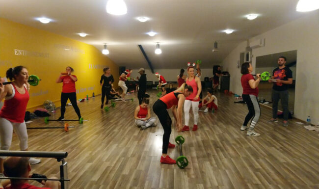 Participants au Bootcamp de Noël 2019 à Planète Fitness Rixheim, entre cours collectif dynamique et moment convivial autour d’un apéro