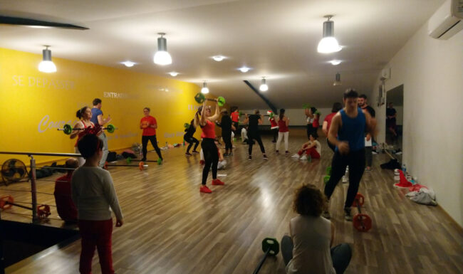 Participants au Bootcamp de Noël 2019 à Planète Fitness Rixheim, entre cours collectif dynamique et moment convivial autour d’un apéro