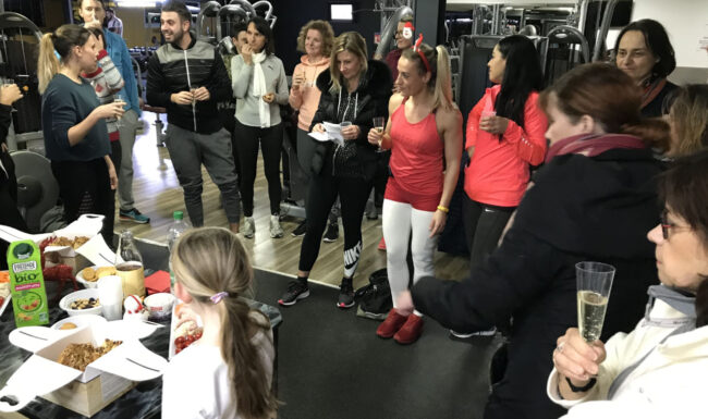 Participants au Bootcamp de Noël 2019 à Planète Fitness Rixheim, entre cours collectif dynamique et moment convivial autour d’un apéro