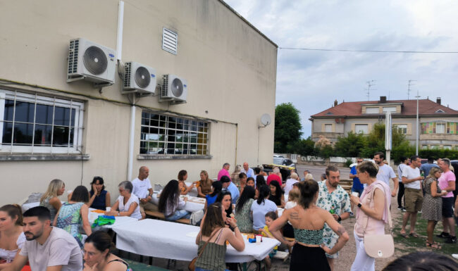 Célébration des 20 ans de Planète Fitness Rixheim en 2023 avec membres et équipe de la salle de sport
